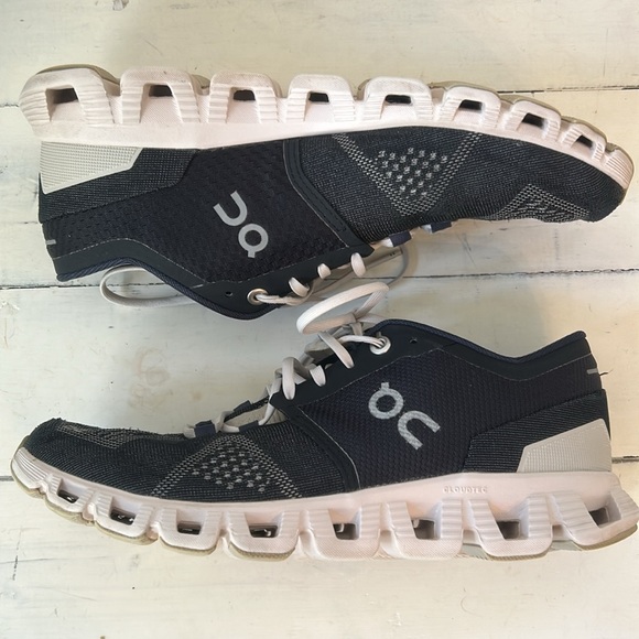 On Cloud Helion Black Women’s Running Shoe Size 7 - Picture 3 of 11